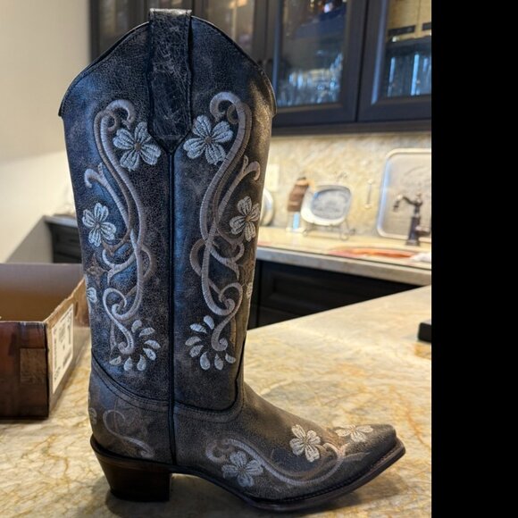 Circle G Black Multi Color Floral Embroidered Boots NWT Size 7 - Picture 4 of 10